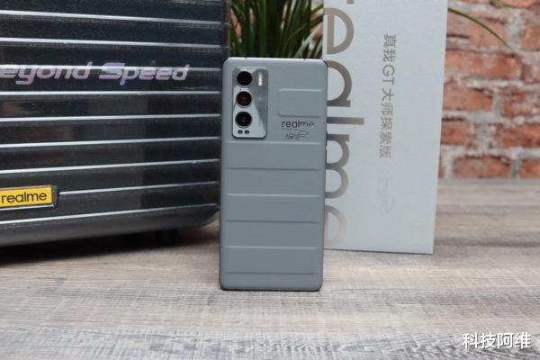 realme|发布三个月跌至2799元，5000万+65W闪充，曲面屏旗舰重回首发价