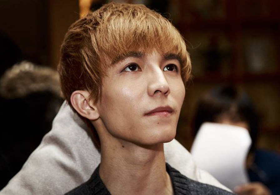 郭敬明|郭敬明为何突然消失了？海清脱鞋为他颁奖，尔冬升质疑他的背景