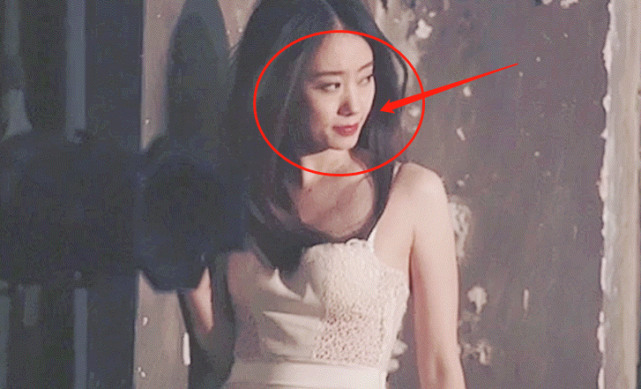 李沁|张小斐丢掉李焕英光环，穿吊带S型曲线明显，性感被埋没就可惜了