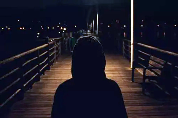  男子无情折磨受害者，10位被害人里有9个女人