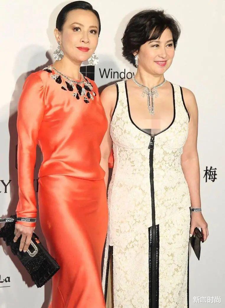 何超琼|何超琼也有豪放一面，穿低领紧身裙和刘嘉玲比美，结果一目了然
