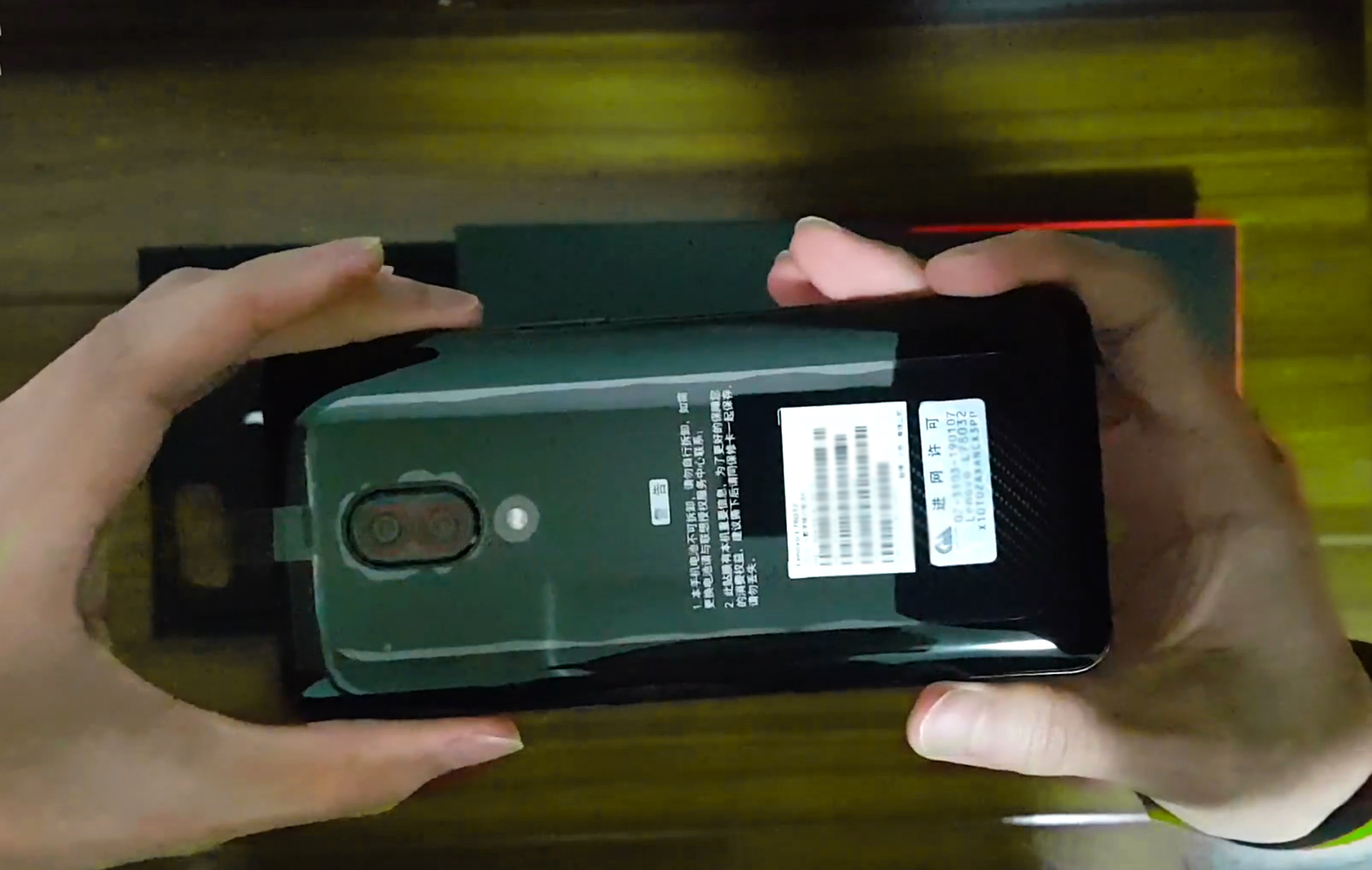 全面屏|智能手机也用滑盖设计,体验国产联想Z5 PRO,细节之处很矛盾