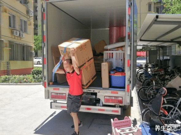 |仅用一个月，男子尿酸990转300，医生：常吃“1”物，比喝水还排酸