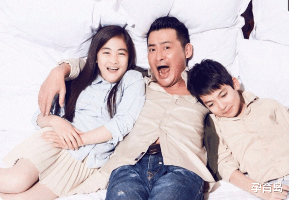 景岗山|景岗山19岁高颜值儿子曝光,混血感十足,身高185大长腿让人羡慕