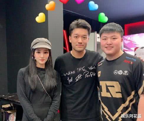 家有儿女|《家有儿女》小雨逆袭了，瘦身成功复出拍戏，变身硬汉帅到不敢认