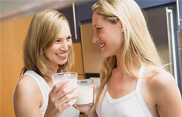 蛋白粉|蛋白粉的成分都有啥?为什么不推荐锻炼完喝蛋白粉,成本高作用低