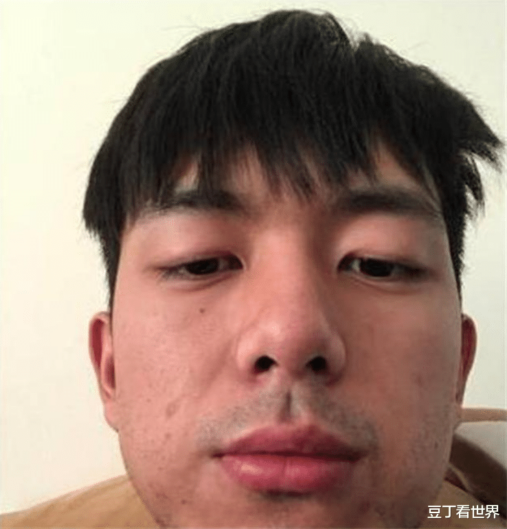 明星素颜|人民大会堂不能化妆上，明星全素颜参加，真实容貌原形毕露