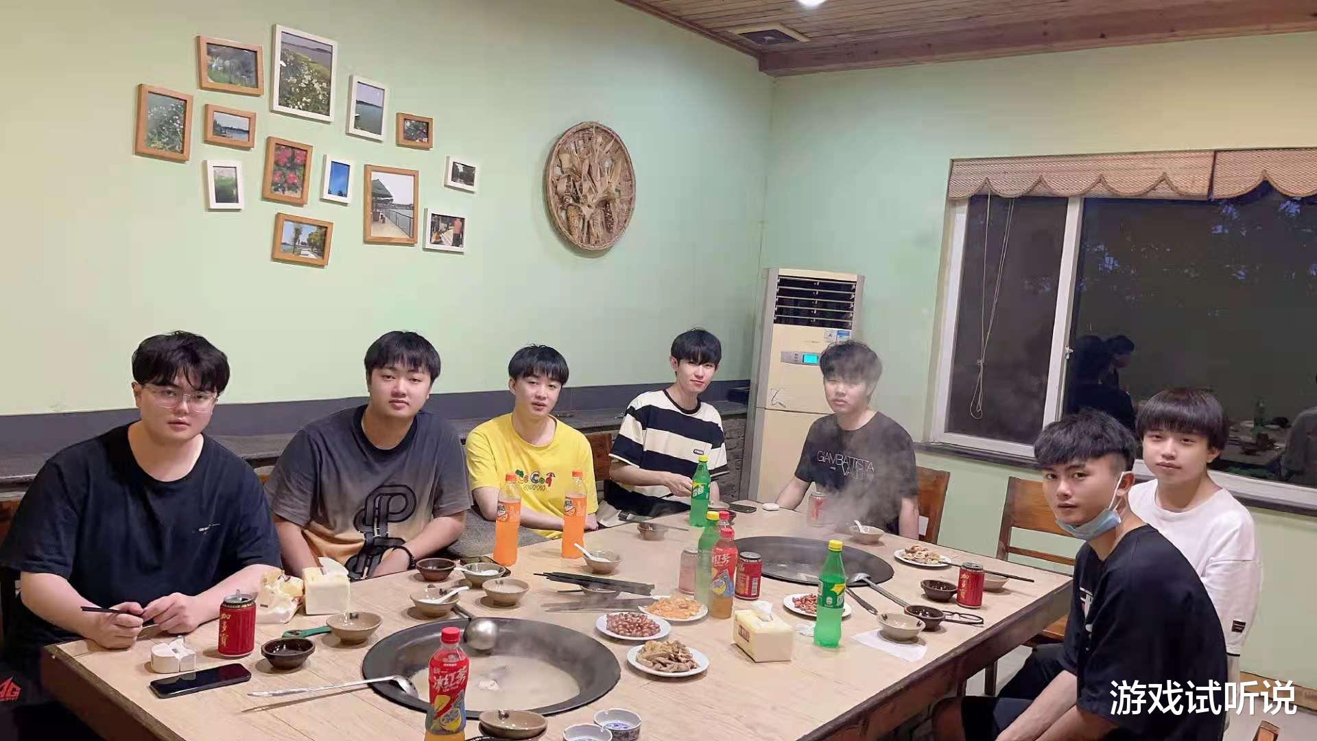 梦泪|AG淘汰后全员放开玩！先给梦泪当“花童”，随后一起垂钓，乐翻天