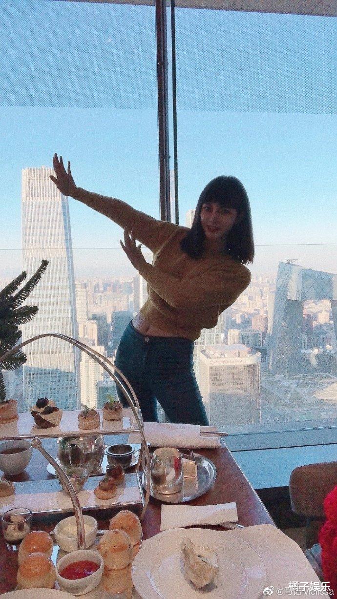 非诚勿扰|还记得“宁愿坐在宝马车里哭”的马诺吗？她活成了“名媛”