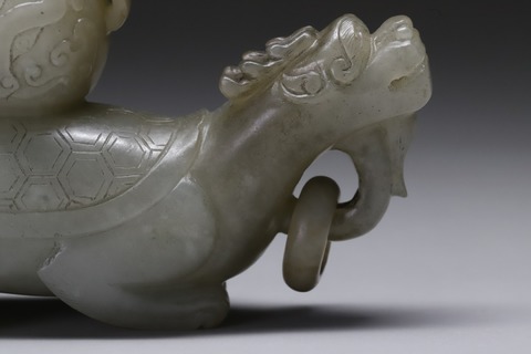 和田玉籽料|舊藏和田玉籽料“龙龟驮瓶”