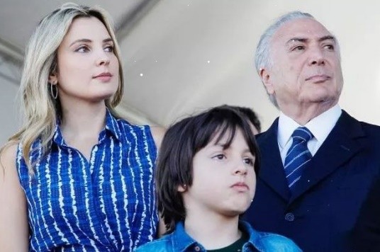 巴西前第一夫人：憑借美貌嫁大43歲總統，帶著母親和妹妹揮霍無度-圖5