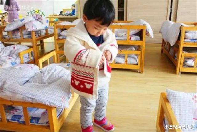小雪妈妈育儿经|冬天给孩子穿衣服,这种穿衣方式不可取,娃感觉不舒服,还受罪!
