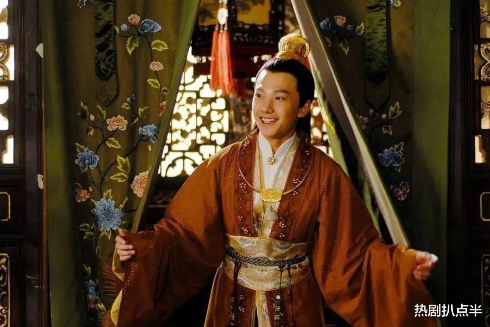 杨洋|从李沁到赵露思，杨洋的5段恋情绯闻，个个都很有“故事”