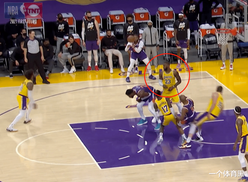 勒布朗·詹姆斯|这就是联盟第一人？生死战5次出现不防守，不是在卡篮板就是抱怨裁判