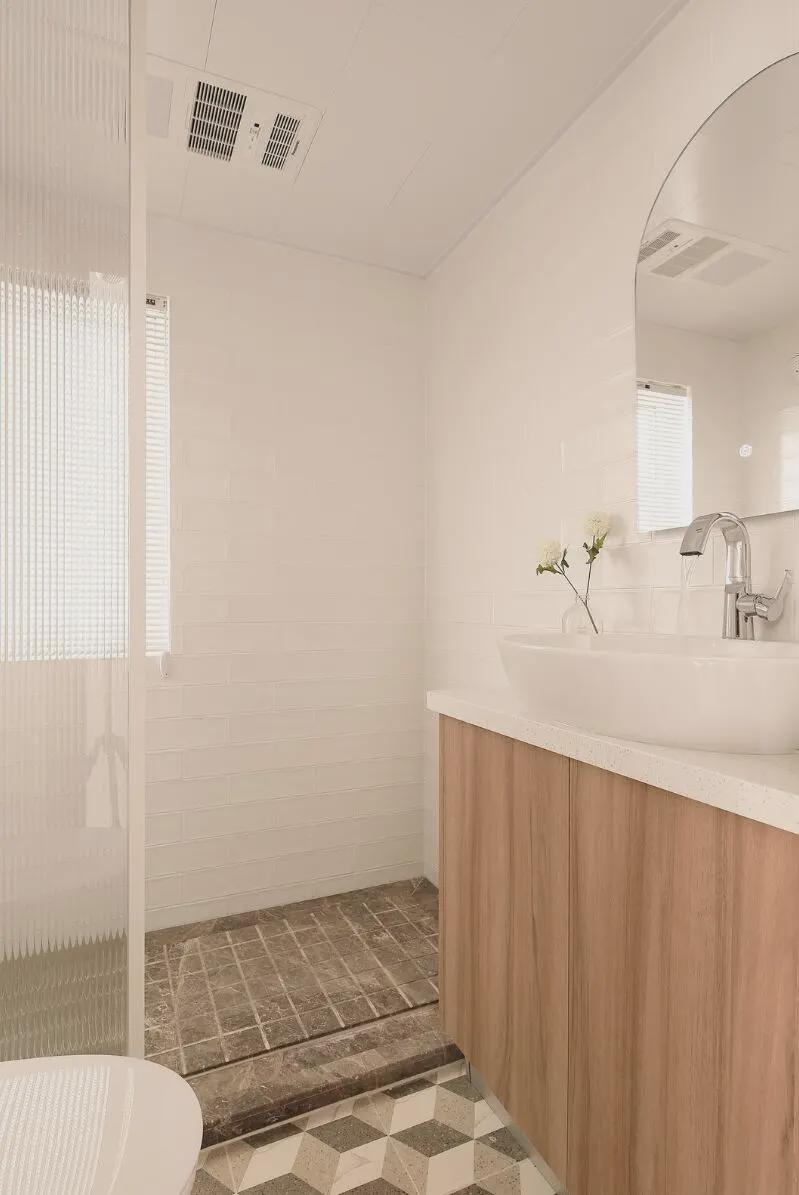 见过最治愈的家，硬装非常简单，氛围却十分温柔，很有烟火气