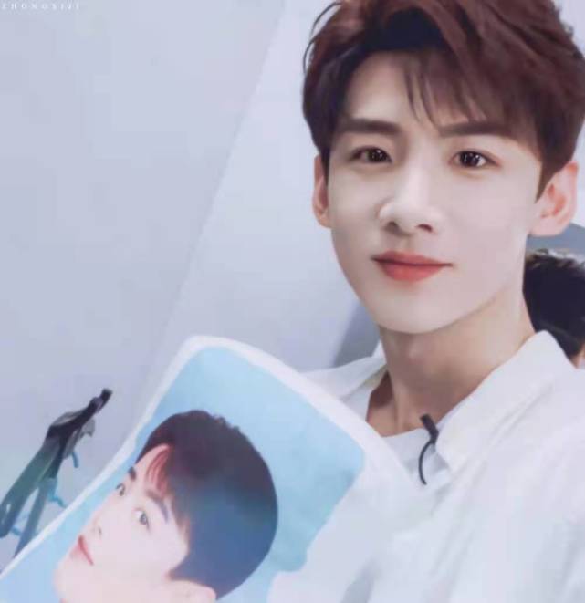 白敬亭|杨倩妈妈表示女儿现在单身，网友喊话杨倩：不要给白敬亭机会，便宜他了