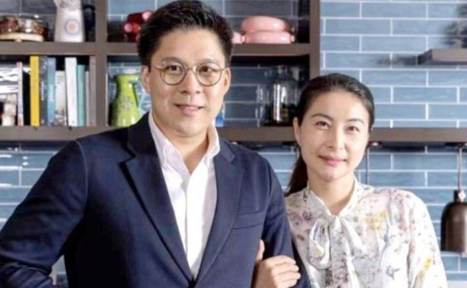 西红柿妈妈|郭晶晶前脚刚走,后脚霍启刚就被拍到带娃吃快餐,他带娃也糊弄?