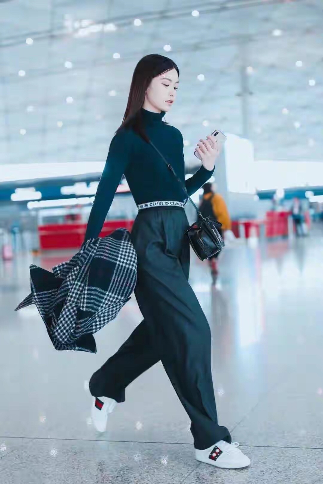 张艺兴|《误杀2》文咏珊演技炸裂，穿衣搭配时髦又高级，值得女性借鉴