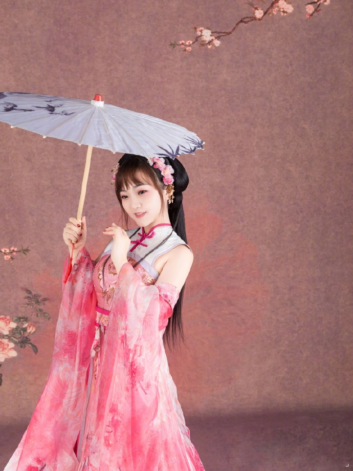 张子枫|看奥运的林妙可跟拍写真的林妙可，完全就像两个人