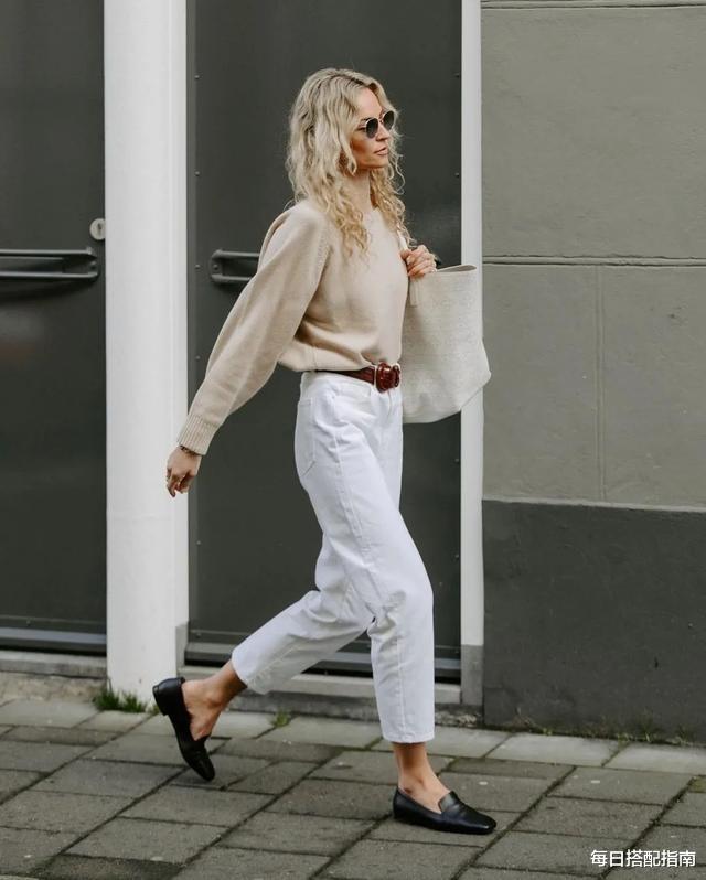 每日搭配指南|秋天想穿得好看，颜色很重要，这个“高级色”安排上，温柔且高级