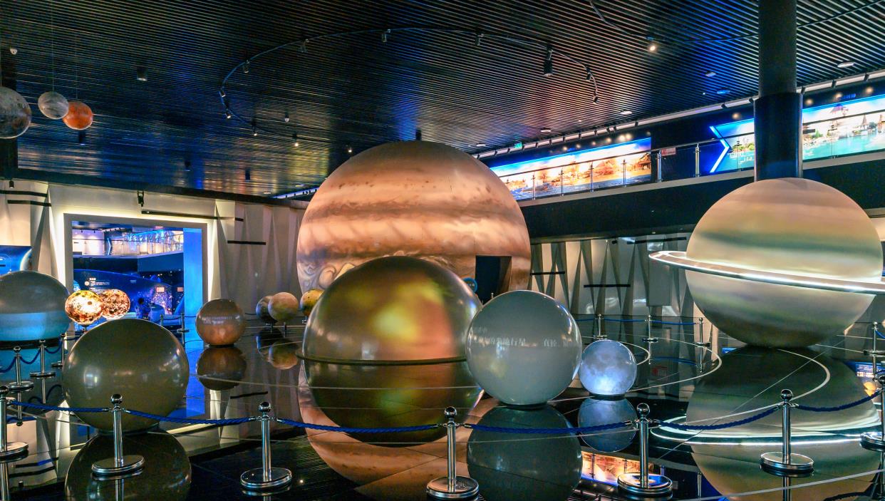 只为调好角度 实拍“中国天眼”，接收面积相当于30个足球场，现对全球开放