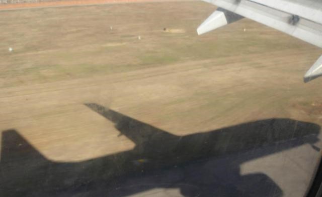  所有物体都有影子，但为什么飞机在起飞后，影子便会消失不见？