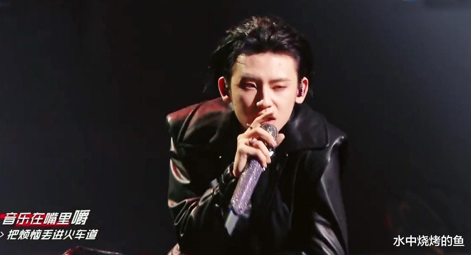 闪光的乐队|《闪光的乐队》名场面不断，3大流量凭实力被哄抢，张碧晨一个举动太圈粉