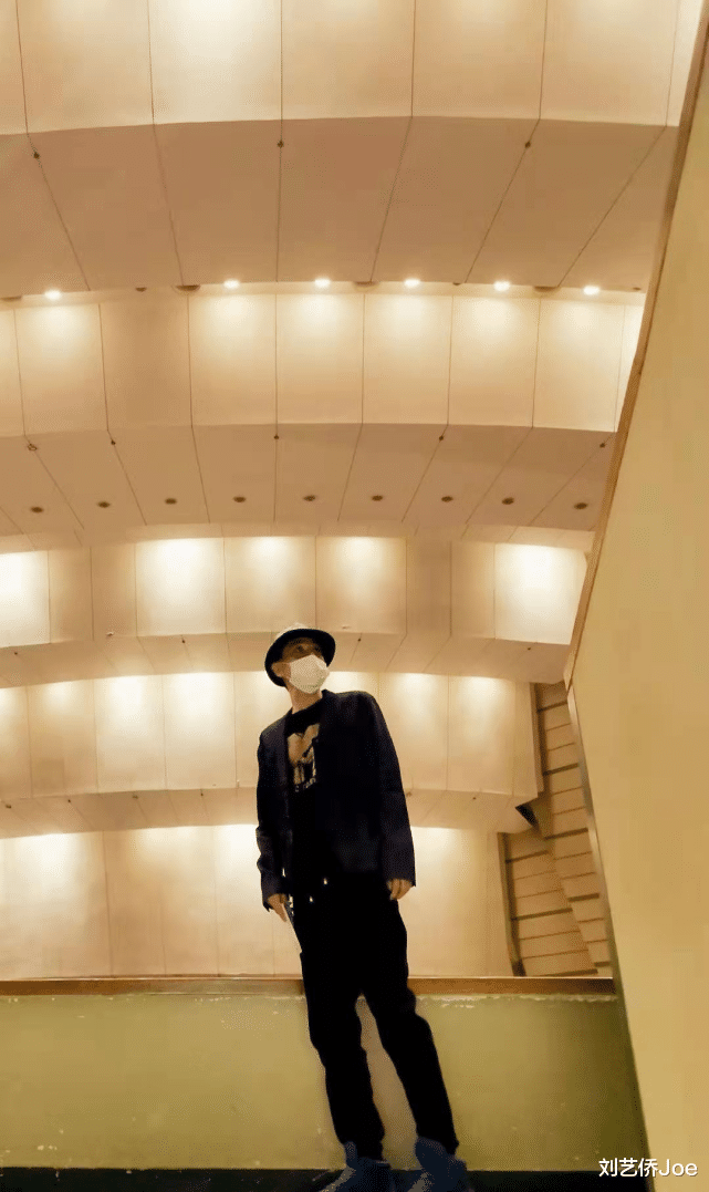 赵英俊|43岁赵英俊离世疑因癌症，大V爆料薛之谦曾带他去各大医院救治