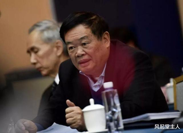 |福耀也做过房地产？港交所梁总监一看福耀报表：垃圾股！你又做玻璃又做房地产，谁敢买？曹德旺顿时醒悟了