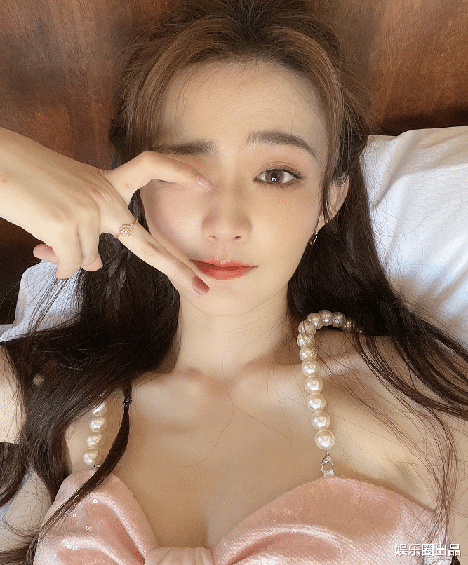 徐璐|徐璐和闺蜜热舞，全网都在羡慕她的腿型，我却被她闺蜜圈粉了