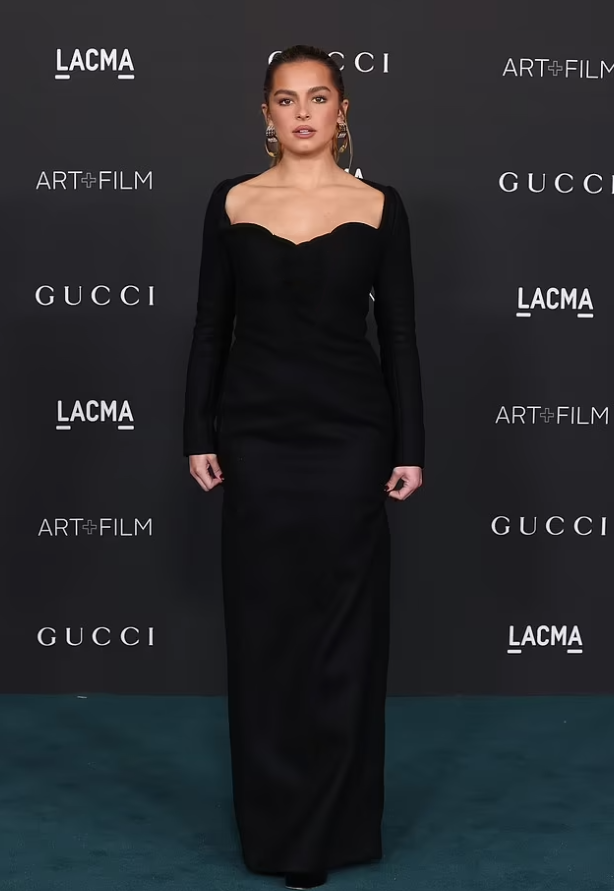 八卦的法斗 艾迪生·雷·伊斯特林，登上电影艺术节晚会人气飙升