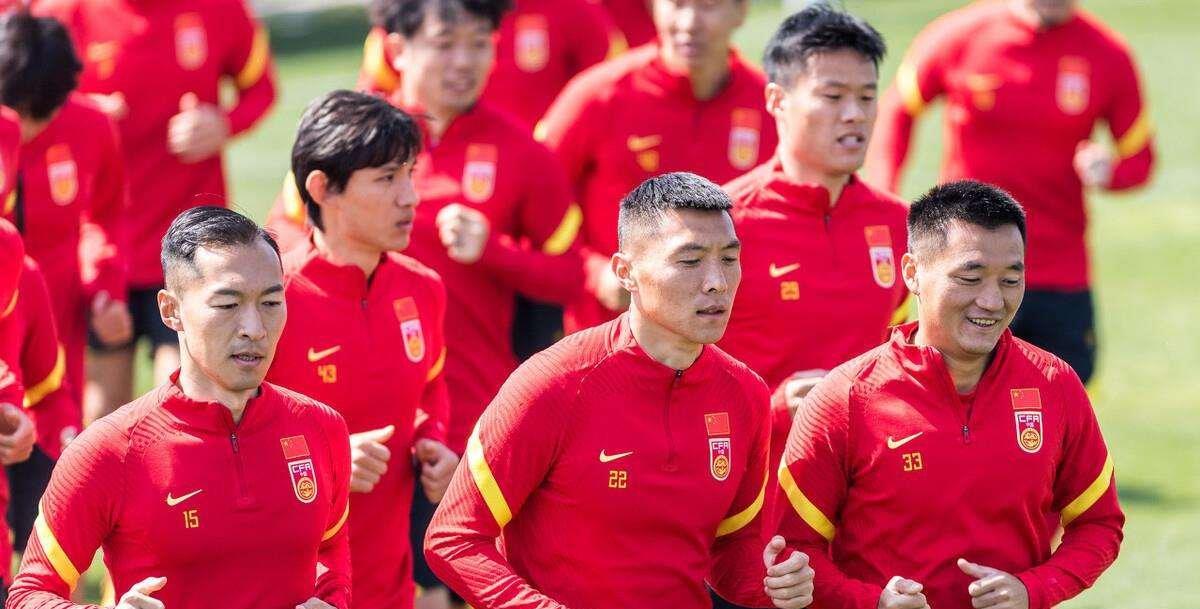 国足|大名单敲定！六大归化缺席，40位国脚选拔，国足青春风暴东京来袭