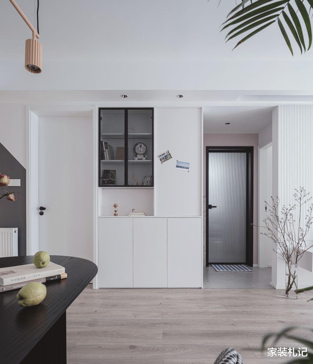 80㎡,装修与豪华不沾边,但氛围让人感觉很幸福