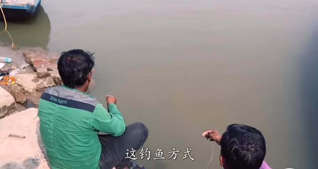 印度|印度开挂的钓鱼方式，闭着眼睛如同老中医，领先我国30年？