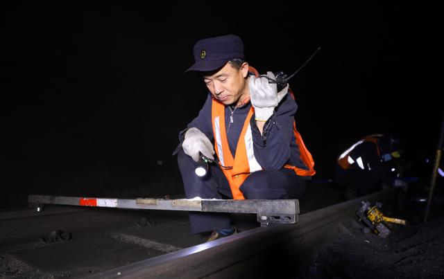 中国交通广播 交广会客厅|「云端过大年之交通人的坚守」春运,在大山深处的坚守