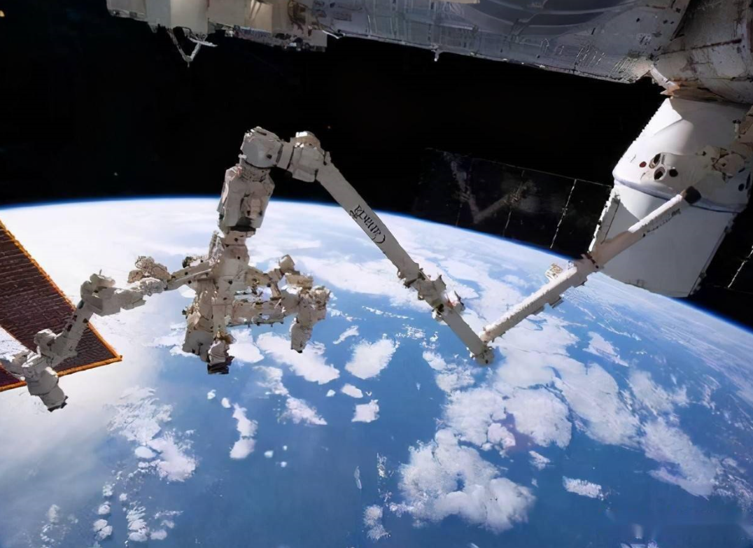 南极洲 中国空间站机械臂到底有多牛？真的可以抓飞船，人类手臂最真实还