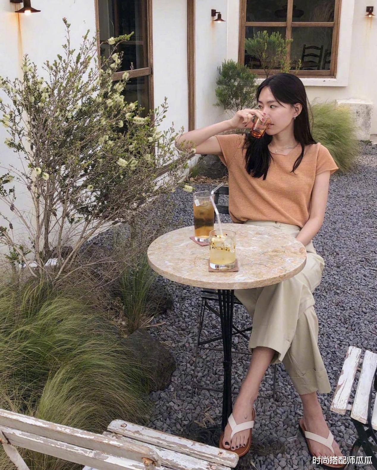 时尚搭配师瓜瓜|阔腿裤已经过时了，今年流行“杏裤”，“利用率高”又遮肉显瘦