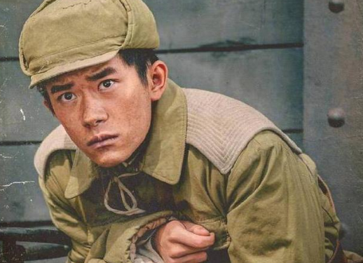 长津湖|学校组织学生看《长津湖》吃冻土豆，家长：孩子金贵，吃坏谁负责