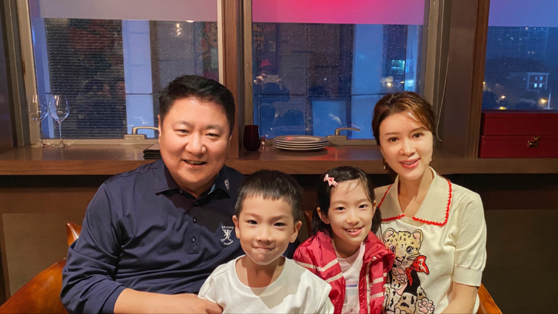 金巧巧|金巧巧回应“整容”疑问，46岁的她真的嫁对人了