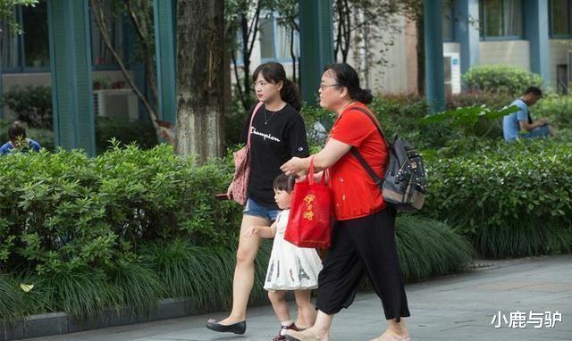 小鹿与驴|老年人不想带孩子就必须勉强，否则会影响三代，祸端太多