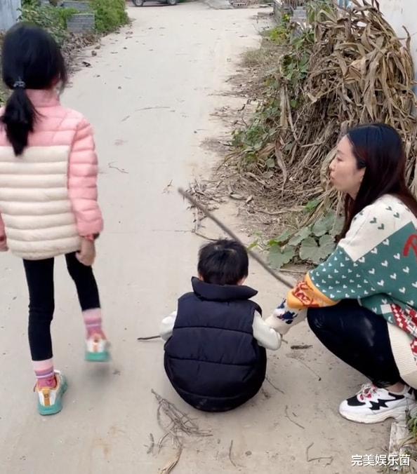 奇奇|田静儿女个个好样！悦悦走模特步超有范，小姨突然捣乱，步伐魔性