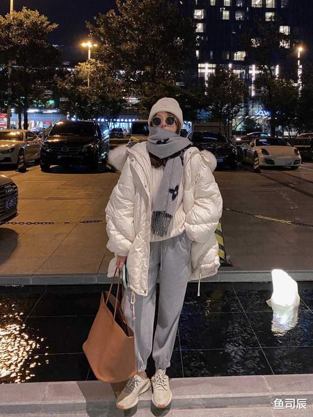鱼司辰 收起你的阔腿裤吧！2021秋冬流行这些裤子保暖又好看，高级洋气