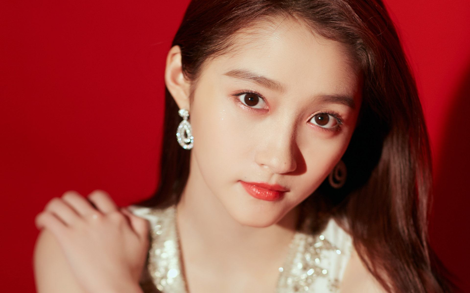 关晓彤|关晓彤：“我全宿舍最丑”，本以为她谦虚，当看到合照：我信了！