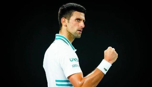 德约科维奇|澳网9冠王！德约3-0梅德韦杰夫创7大神迹 18座大满贯紧追费纳