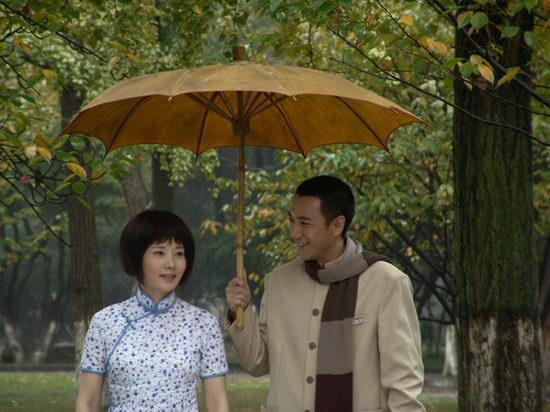 刘诗诗|“白月光”刘诗诗的情史疑云，靠美貌征服3个男人，婚后变10亿阔太