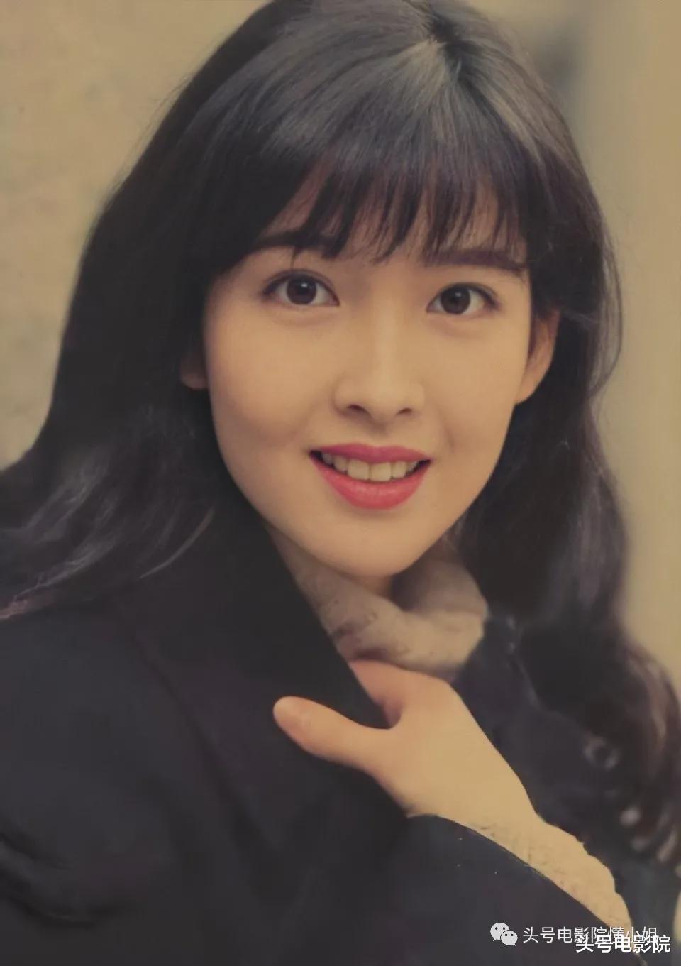 穆婷婷|53岁周慧敏1月失两爱猫，结婚12年无儿女，昔日小三逆袭生俩娃