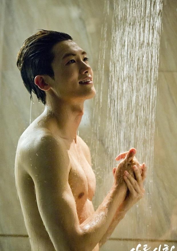 朴炯植|朴炯植《上流社会》时期被封颜值巅峰!霸总帅度爆表,狂露八块肌