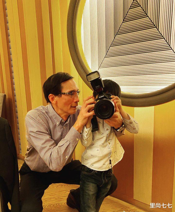 林志颖|林志颖一家为岳父祝寿，岳父高调戴6千皮带，排场却远不如亲家母