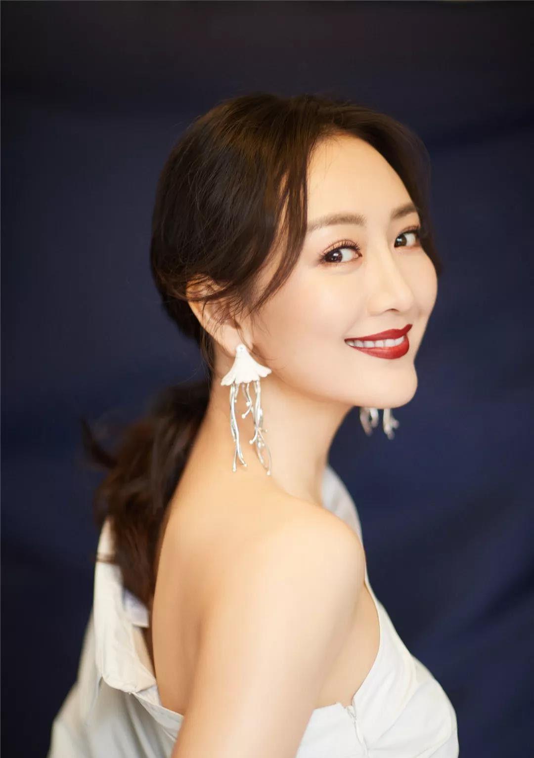 王鸥|王鸥，39岁至今单身的她，美出新高度