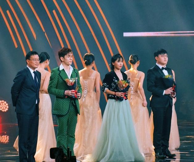 李子柒|微博之夜网红聚集：李子柒脸肿嘴歪，李佳琦撞衫鹿晗，丁真太抢手